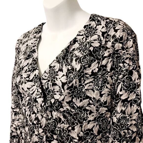 2/$20 Brand new Joe Fresh black & white floral pattern top blouse - Picture 2 of 4